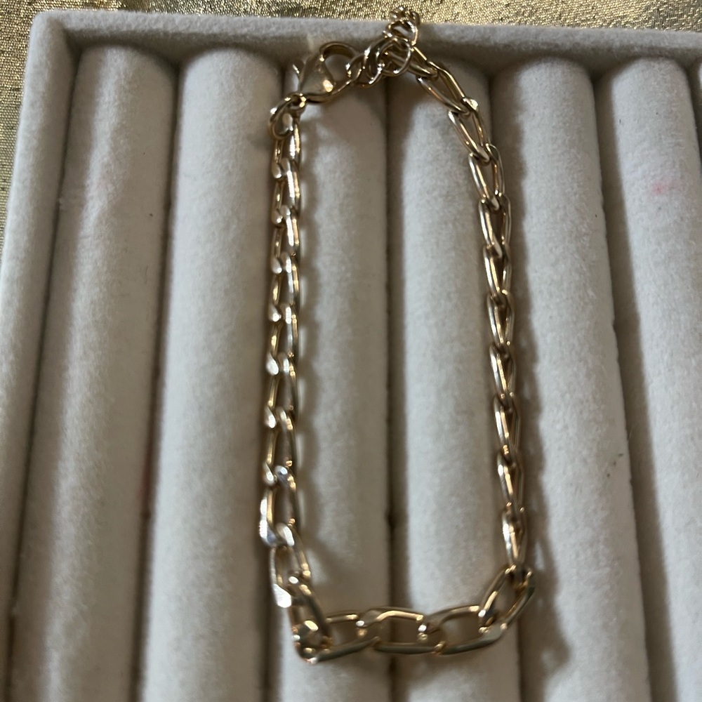 Elegant Gold Chain Bracelet